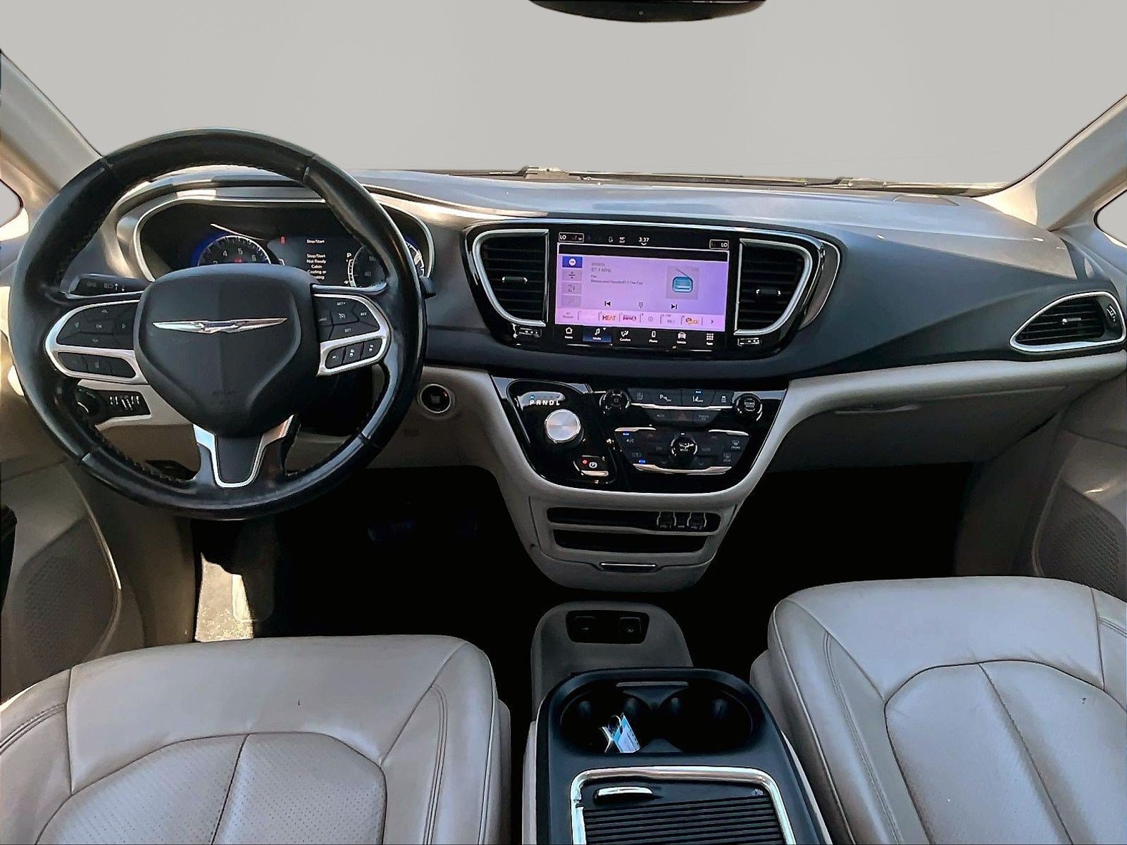 Used 2021 Chrysler Pacifica Touring-L FWD image 7