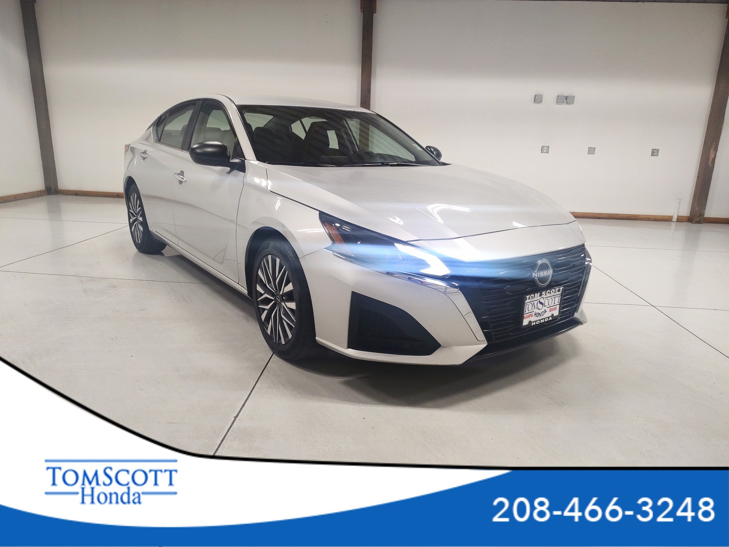 Used 2025 Nissan Altima 2.5 SV FWD image 1