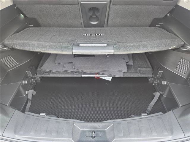 Used 2015 Nissan Rogue S image 6