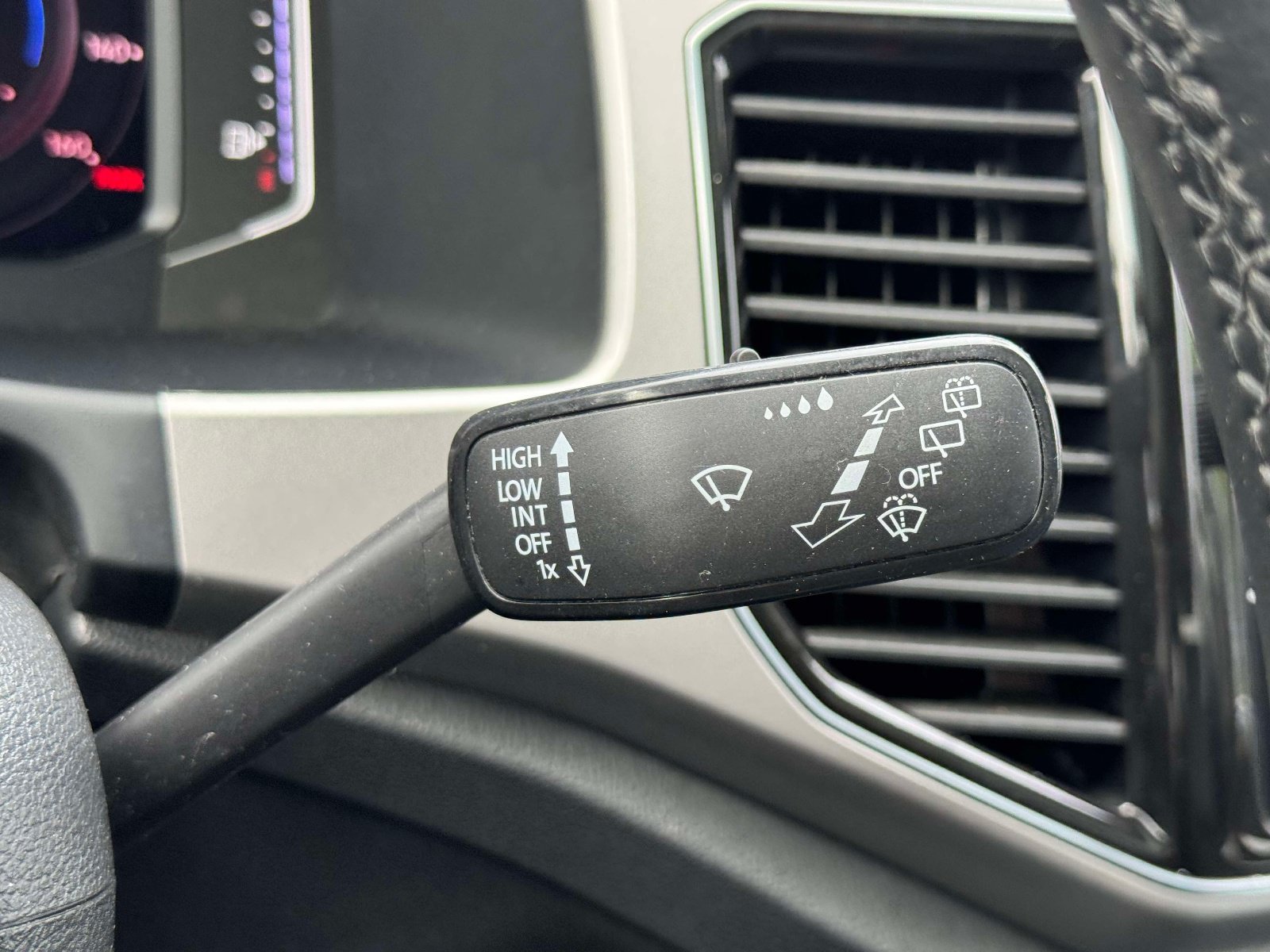 Used 2019 Volkswagen Atlas SEL AWD/4WD image 25
