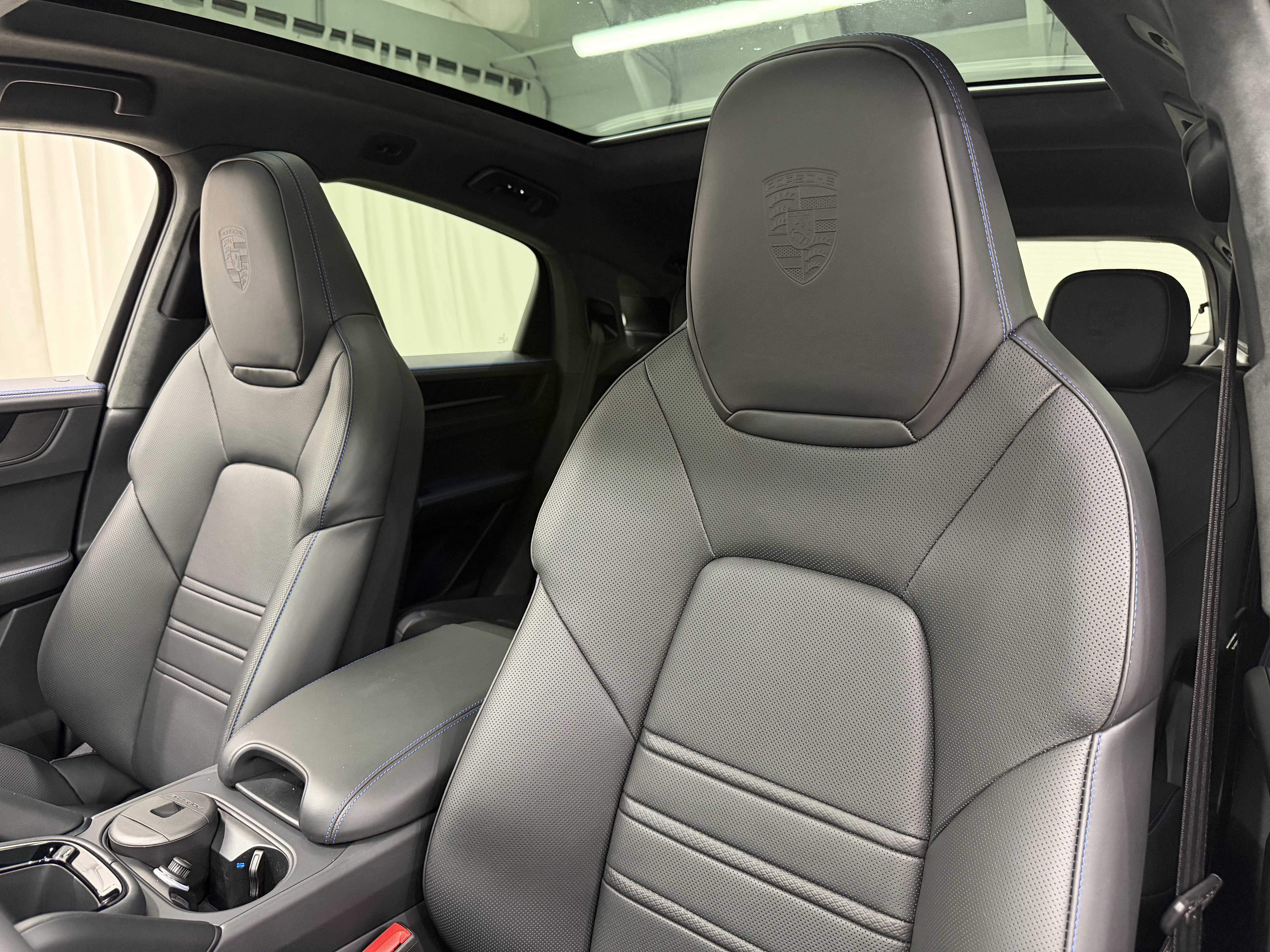 New 2026 Porsche Cayenne GTS AWD/4WD image 36