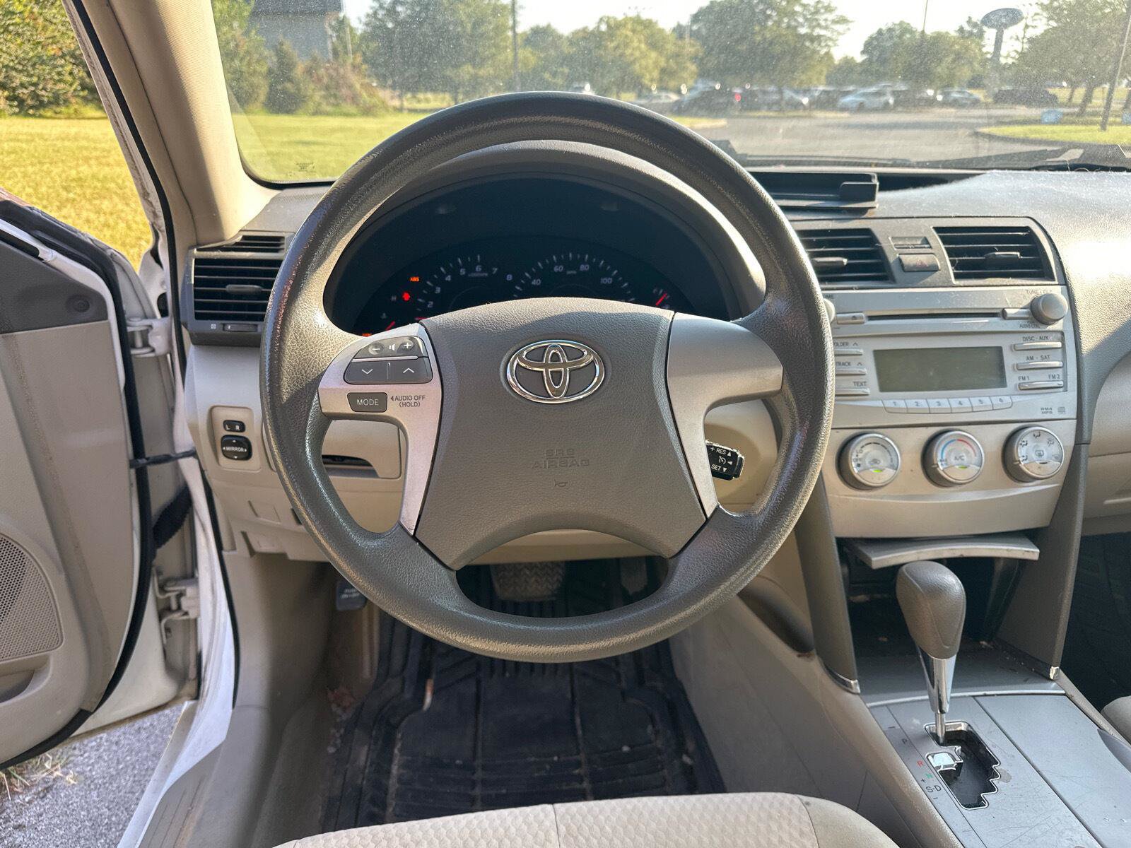 Used 2010 Toyota Camry LE FWD image 14
