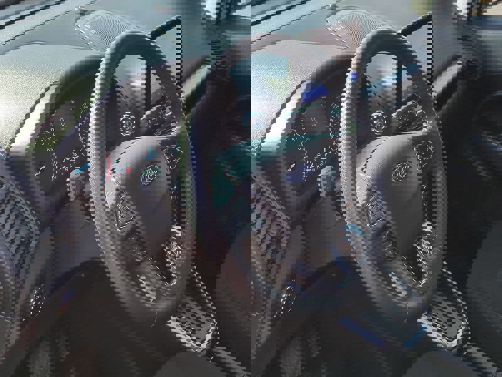 Used 2020 Ford EcoSport SE w/ SE Convenience Package image 10