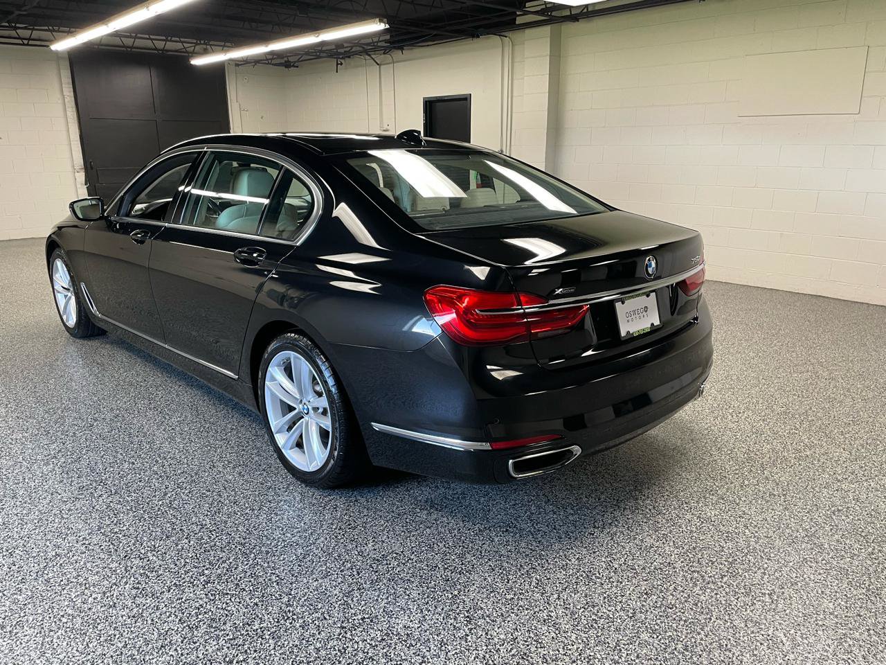 Used 2018 BMW 750i xDrive AWD/4WD image 9