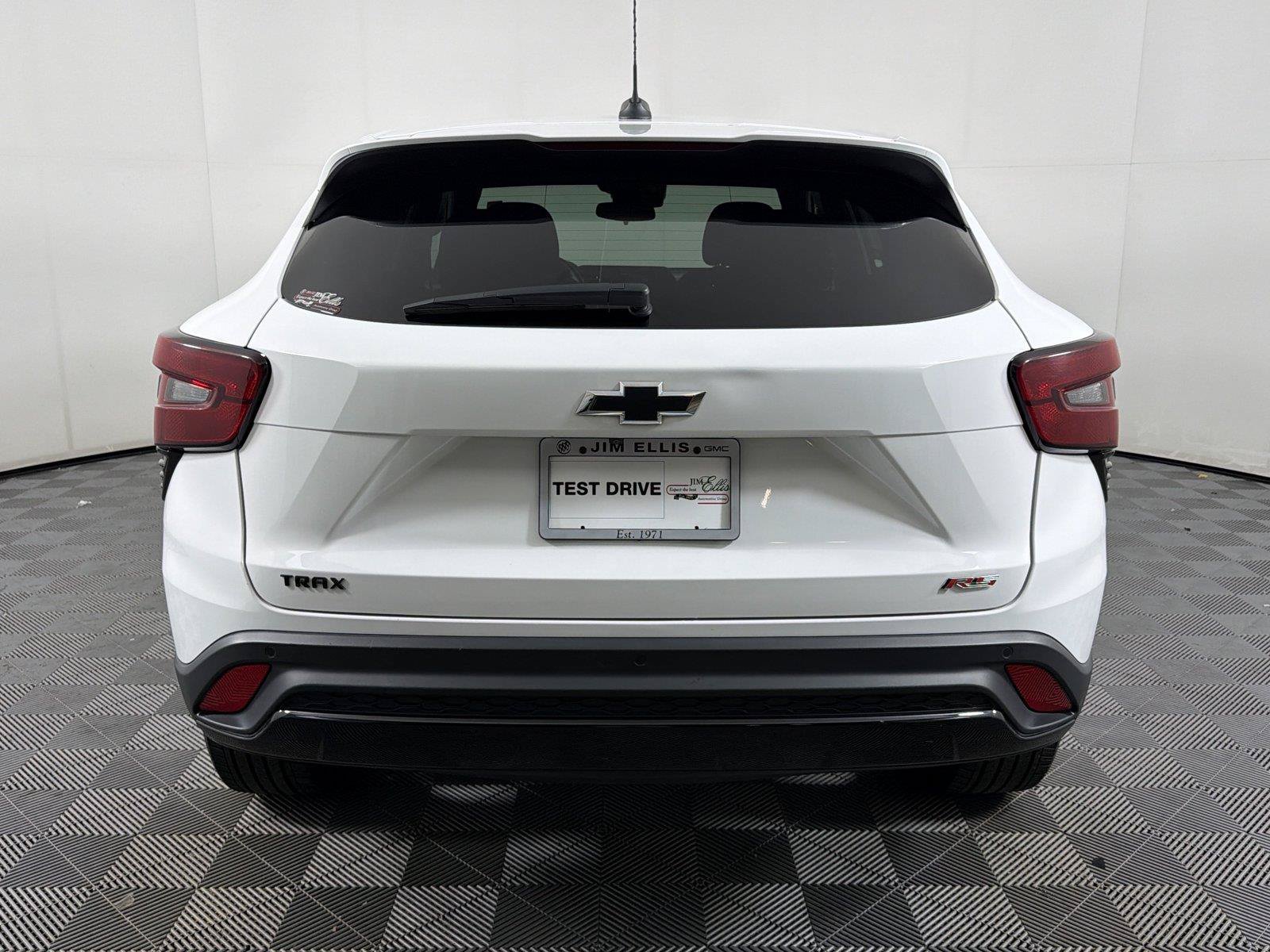 Used 2024 Chevrolet Trax RS w/ Sunroof Package FWD image 5