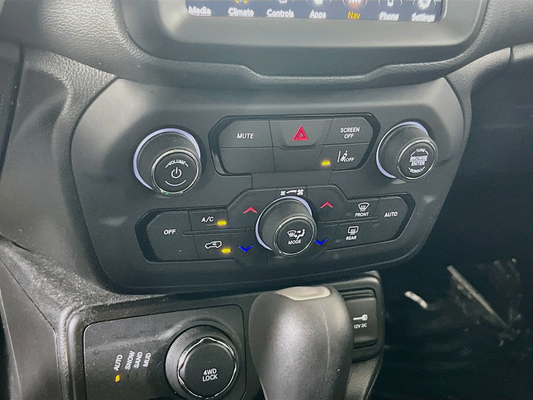 Used 2023 Jeep Renegade Altitude w/ Sun/Sound Group AWD/4WD image 16