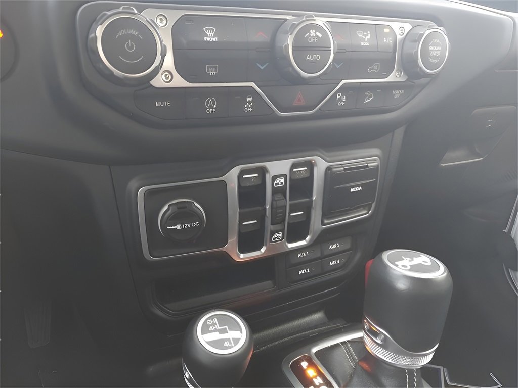 Used 2018 Jeep Wrangler Unlimited Sahara image 29