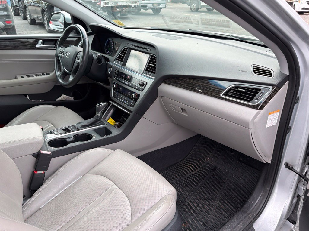 Used 2017 Hyundai Sonata Limited w/ Ultimate Package 02 FWD image 15