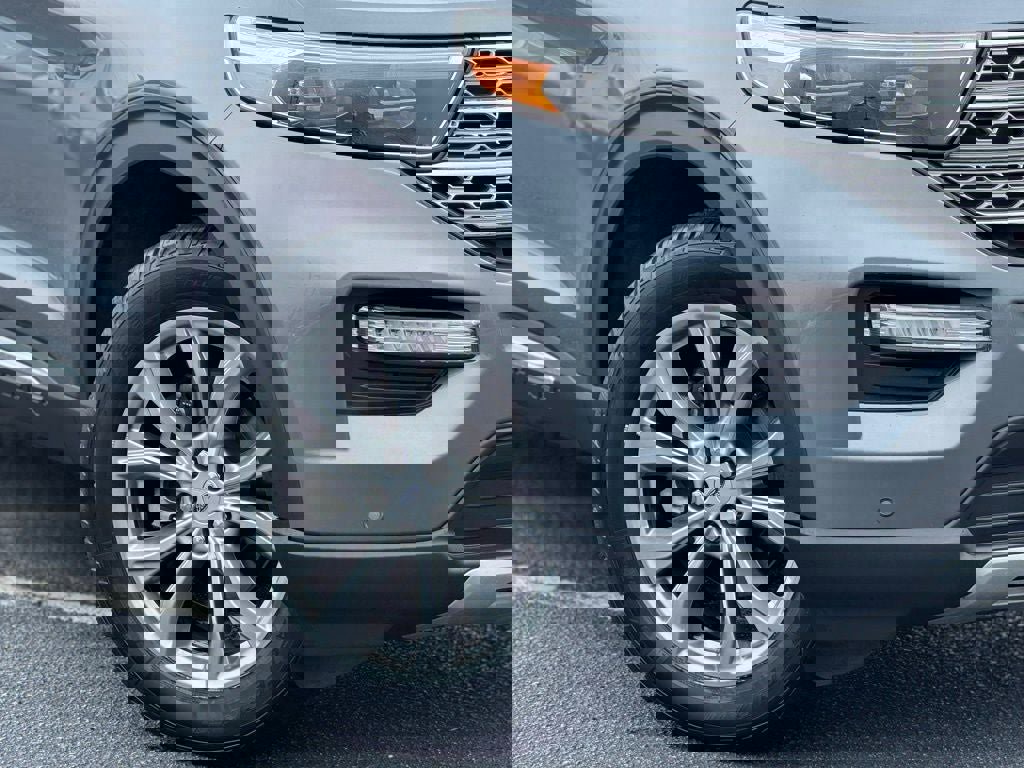 Certified 2023 Ford Explorer Limited image 3