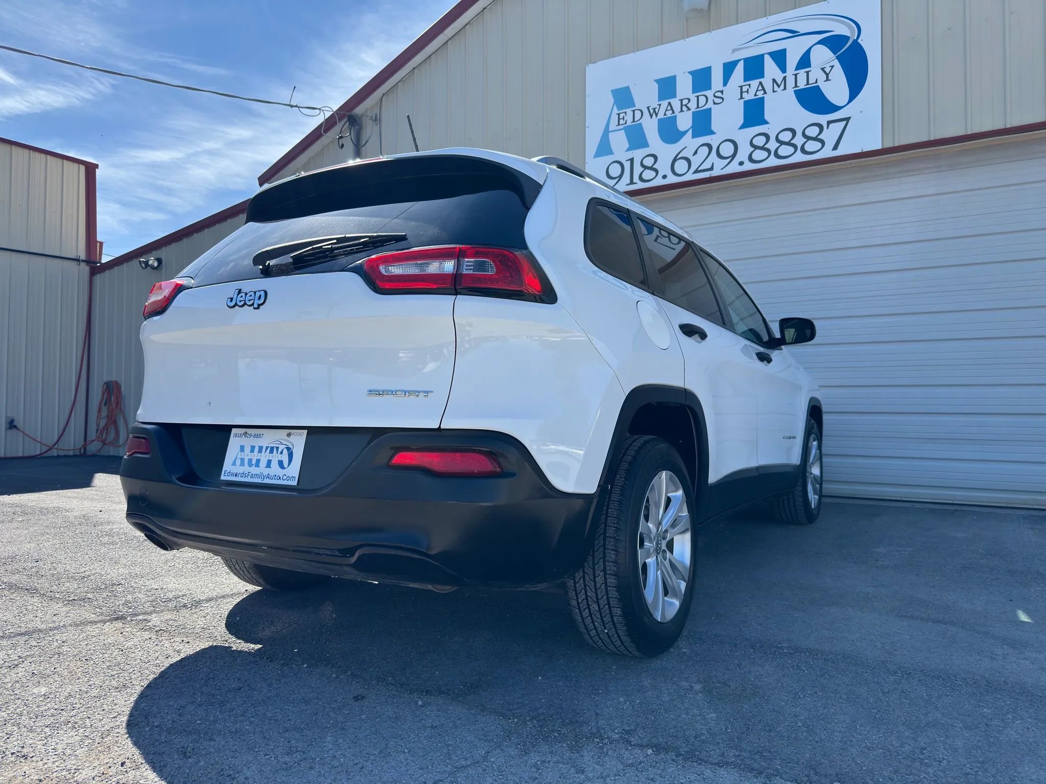 Used 2015 Jeep Cherokee Sport FWD image 24