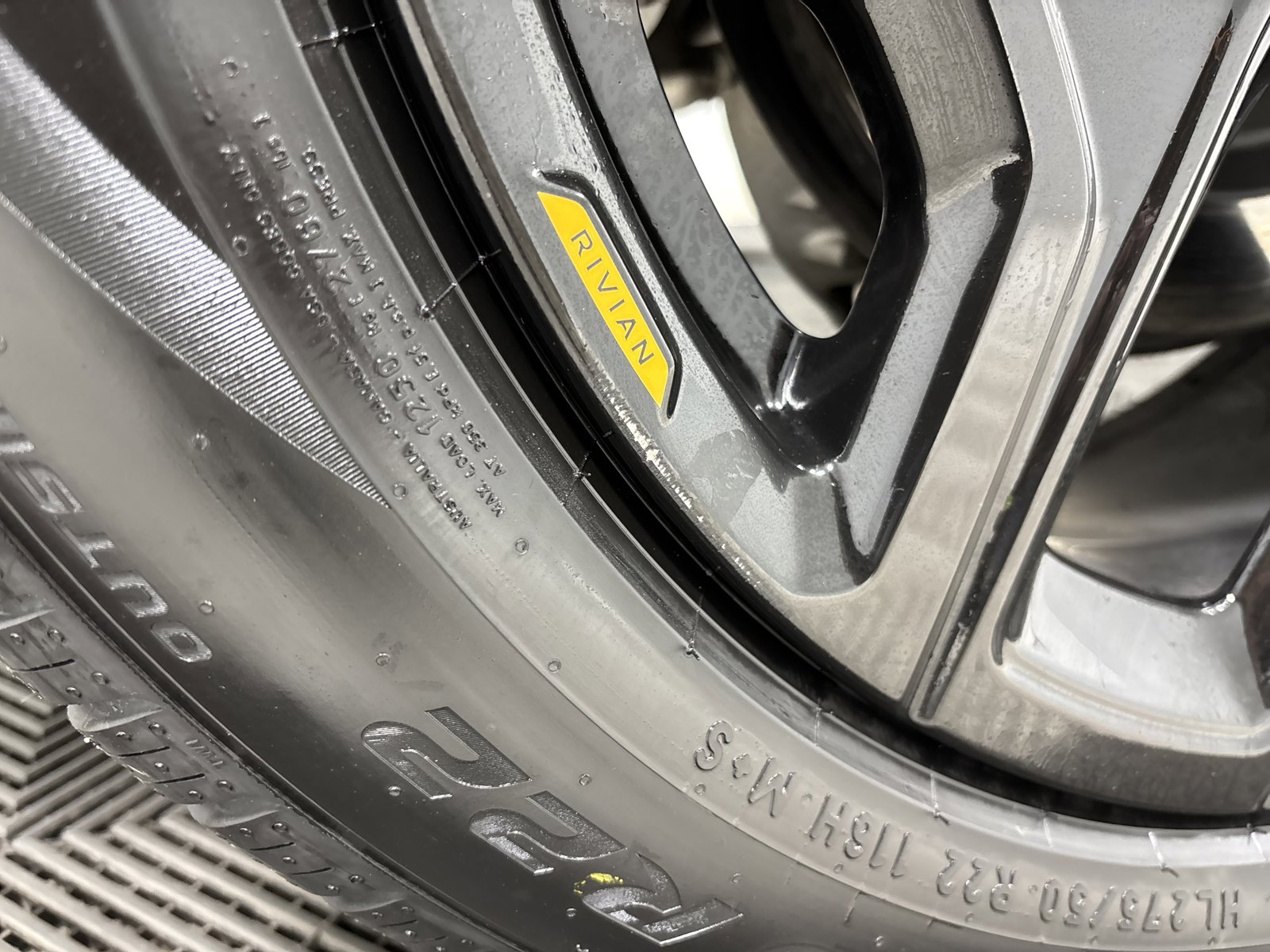 Used 2022 Rivian R1S Launch Edition image 35