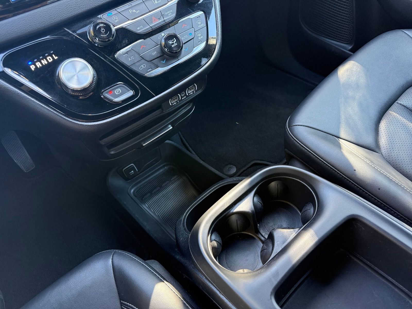 Used 2025 Chrysler Pacifica Select image 43