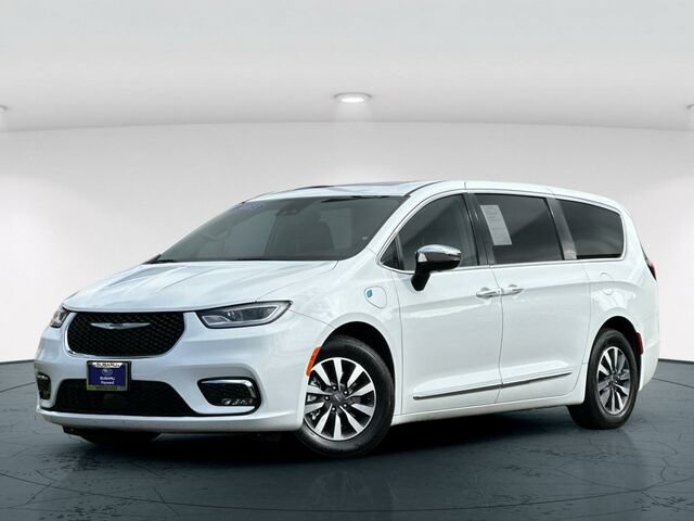 Used 2023 Chrysler Pacifica Limited FWD image 2