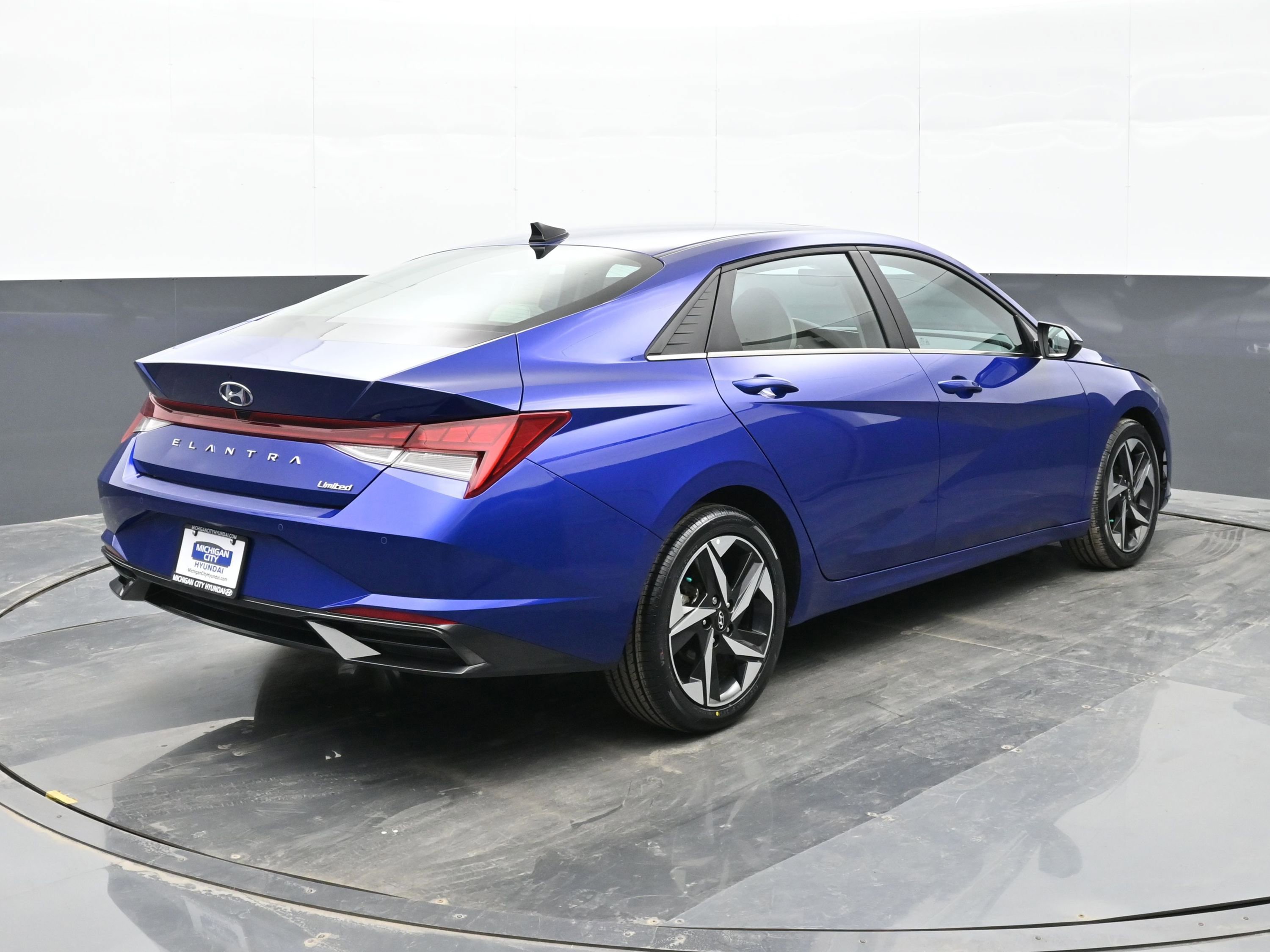 Used 2023 Hyundai Elantra Limited image 8