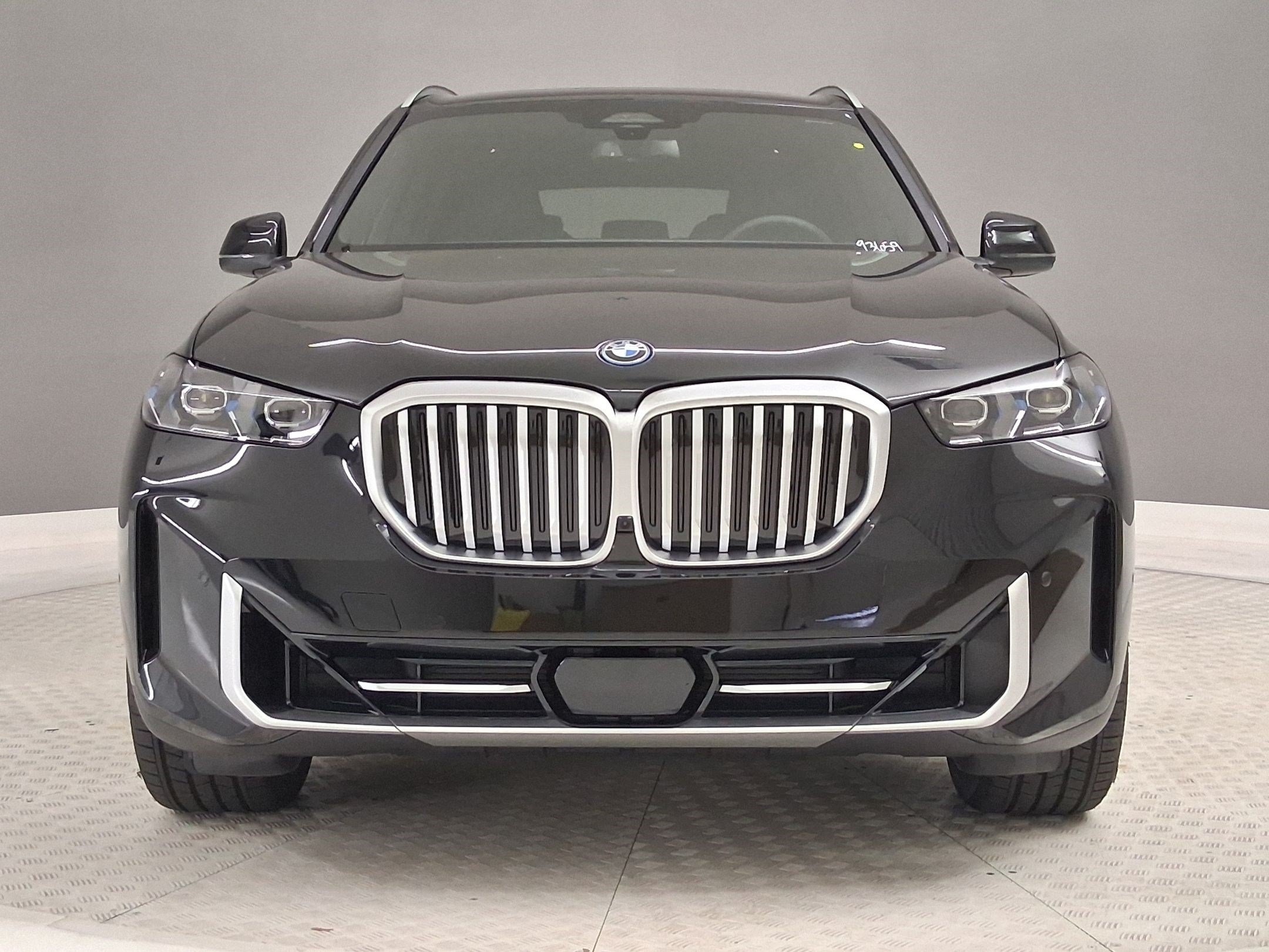 New 2026 BMW X5 xDrive50e w/ Parking Assistance Package AWD/4WD image 4