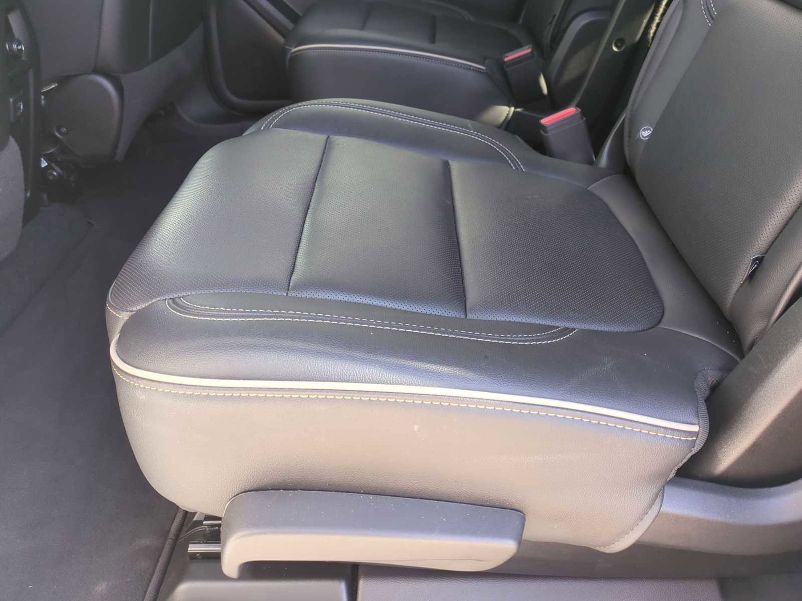 Used 2023 Chevrolet Traverse Premier image 25