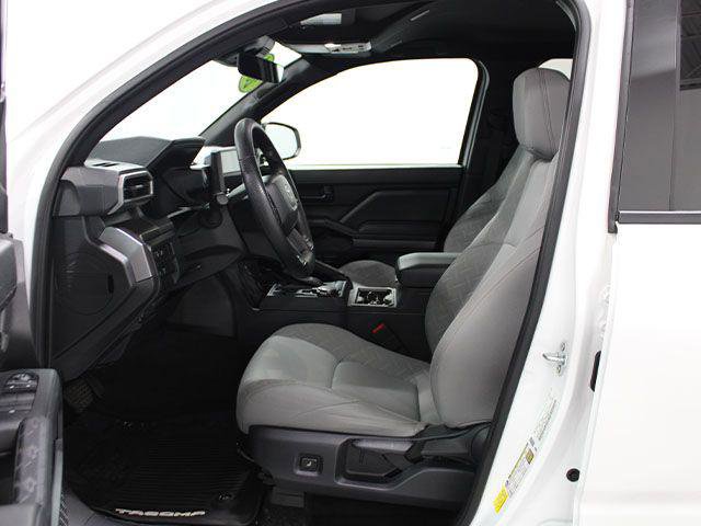 Certified 2024 Toyota Tacoma SR5 AWD/4WD image 9