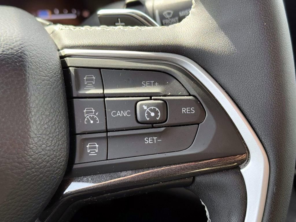 Certified 2023 Jeep Grand Cherokee L Laredo image 21