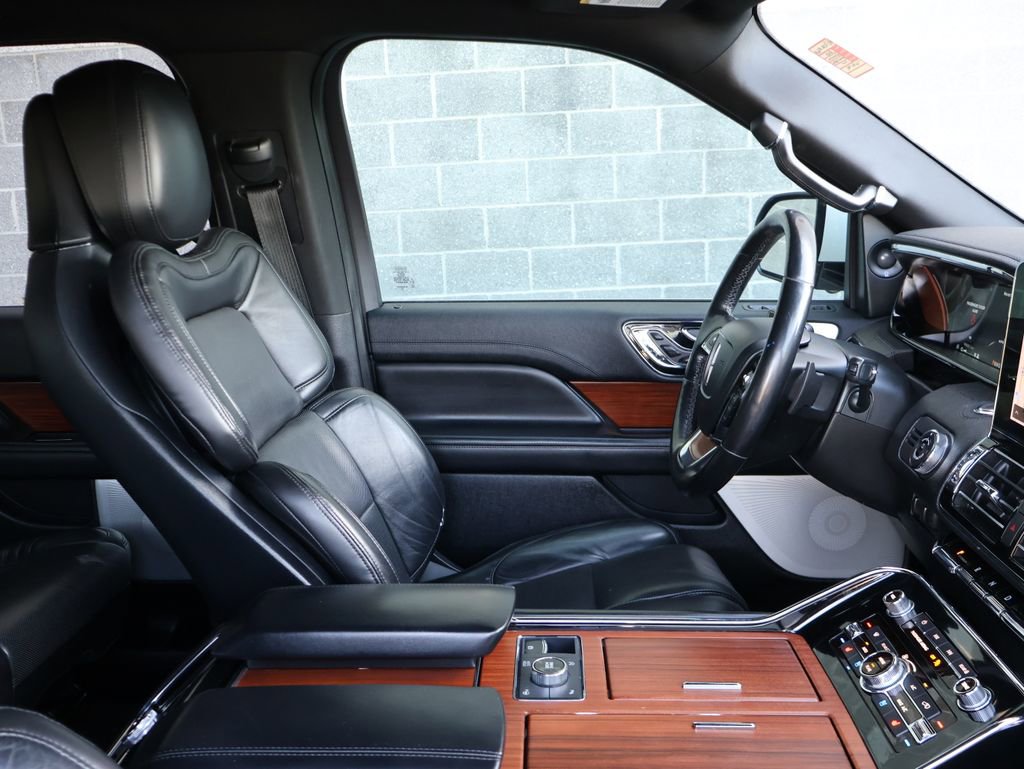 Used 2020 Lincoln Navigator Reserve w/ Equipment Group 208A Reserve image 9