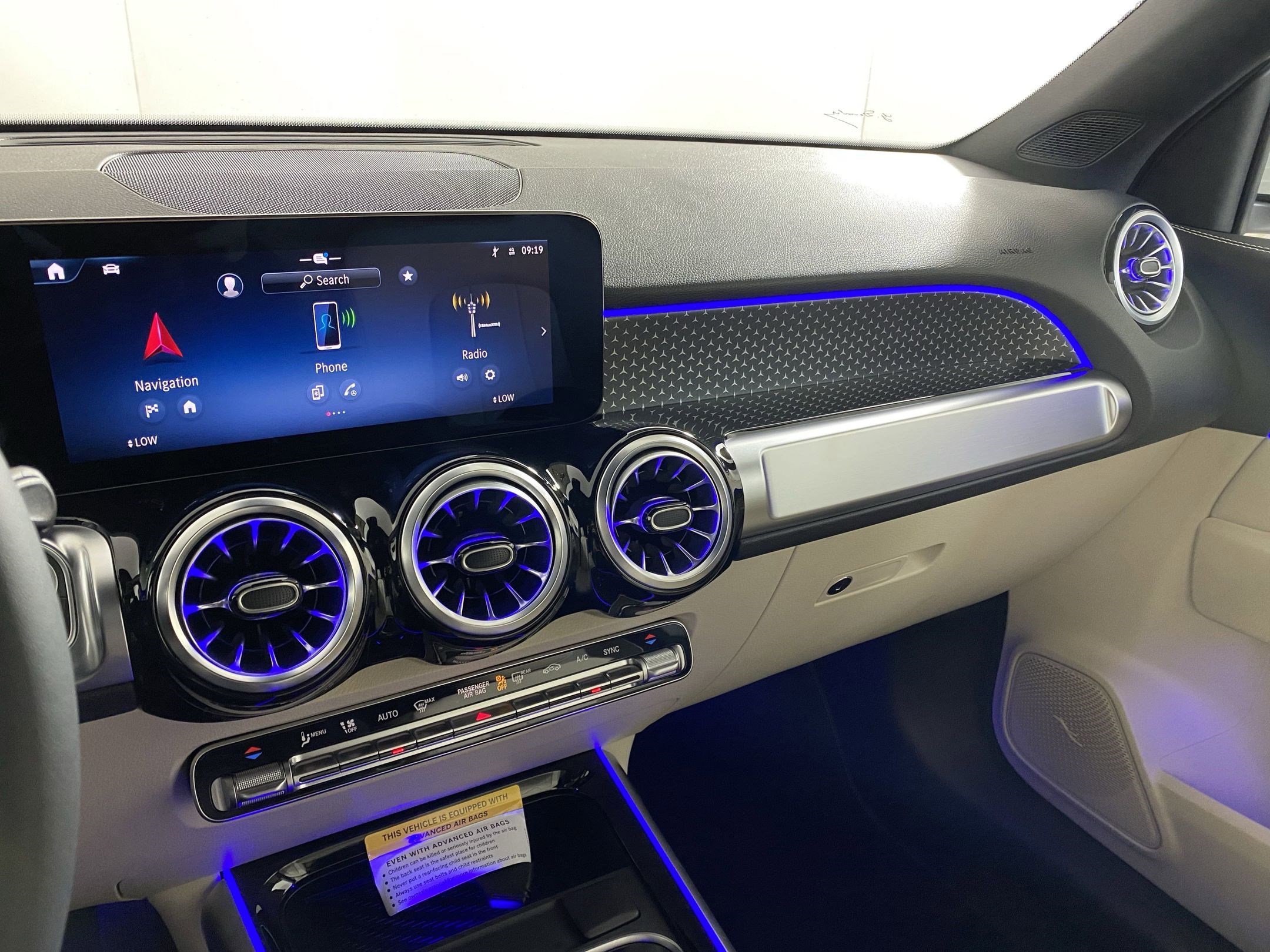 Certified 2025 Mercedes-Benz GLB 250 4MATIC image 23