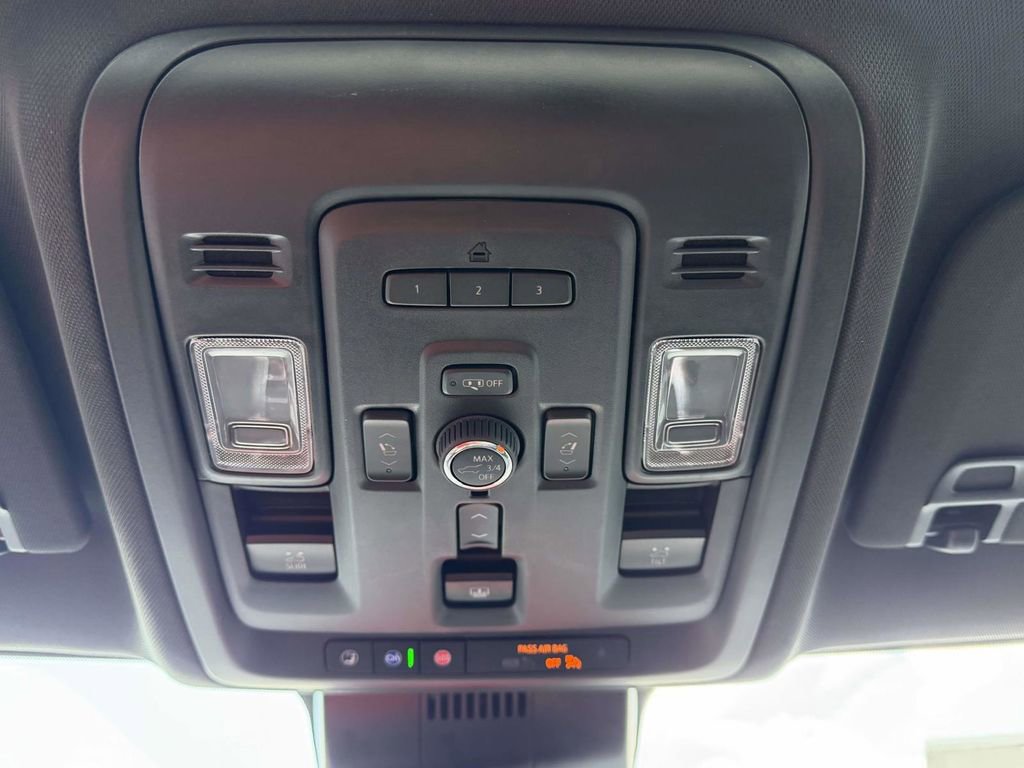 Used 2023 Chevrolet Tahoe Premier AWD/4WD image 34