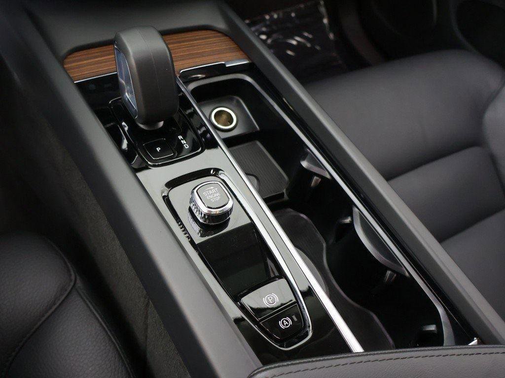 Used 2024 Volvo XC60 B5 Plus image 53