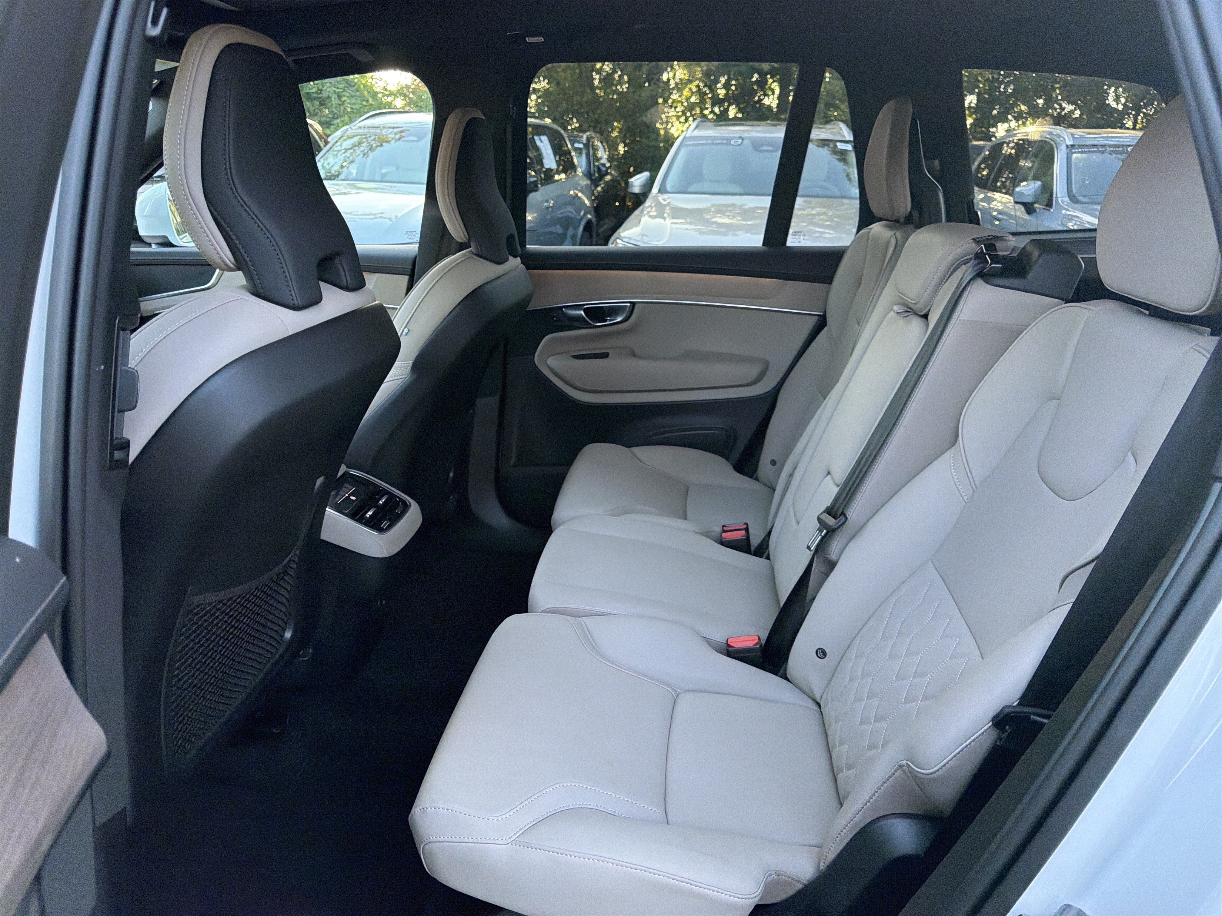 Certified 2025 Volvo XC90 B5 Core AWD/4WD image 32