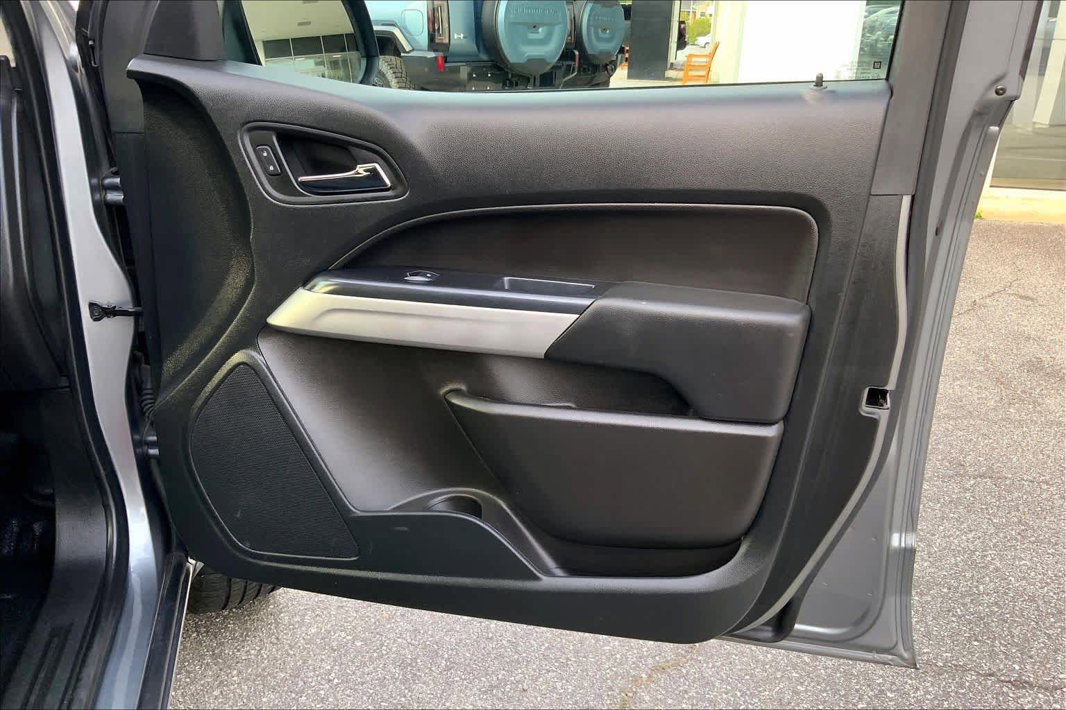 Used 2021 Chevrolet Colorado LT w/ Fleet Safety Package RWD image 21