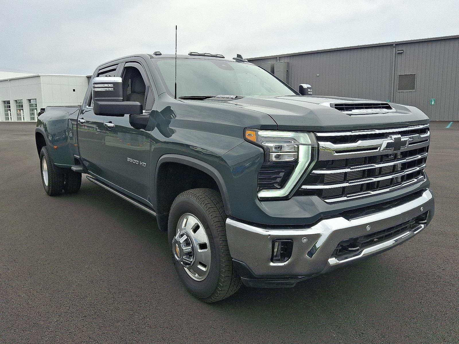 Used 2025 Chevrolet Silverado 3500 LTZ w/ LTZ Plus Package image 4