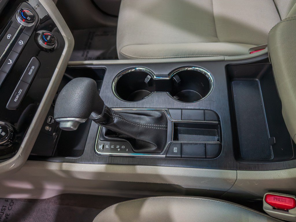 Used 2019 Kia Sedona LX FWD image 30