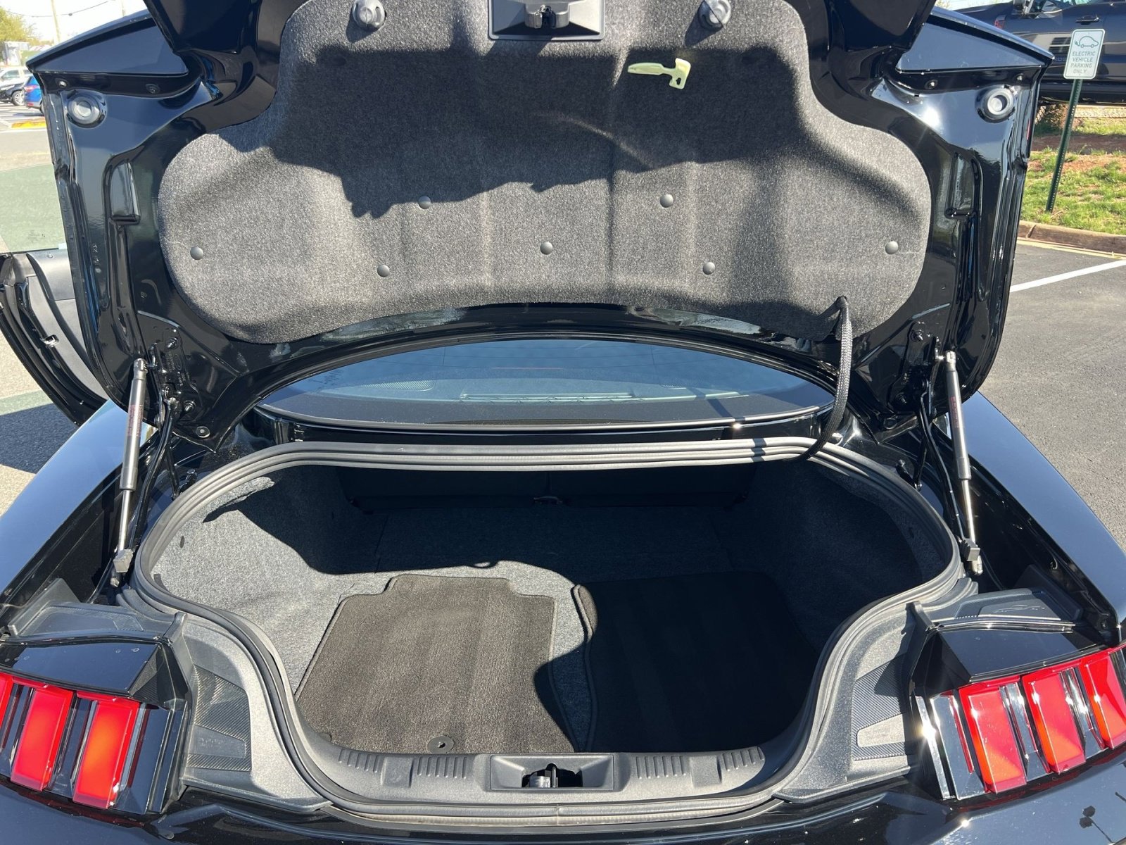 Used 2024 Ford Mustang Coupe image 26