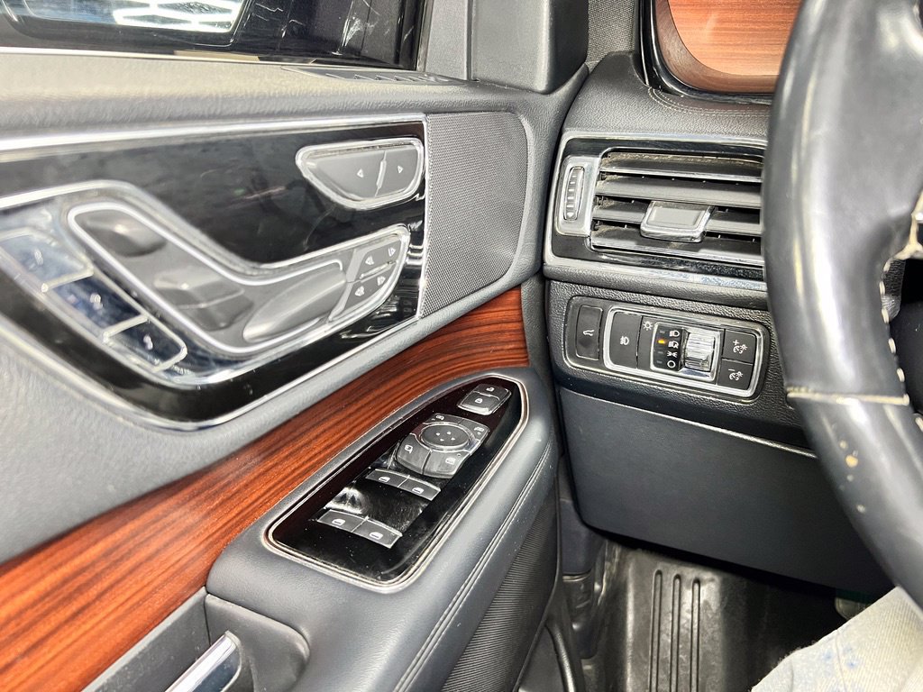 Used 2024 Lincoln Navigator L 4WD image 25