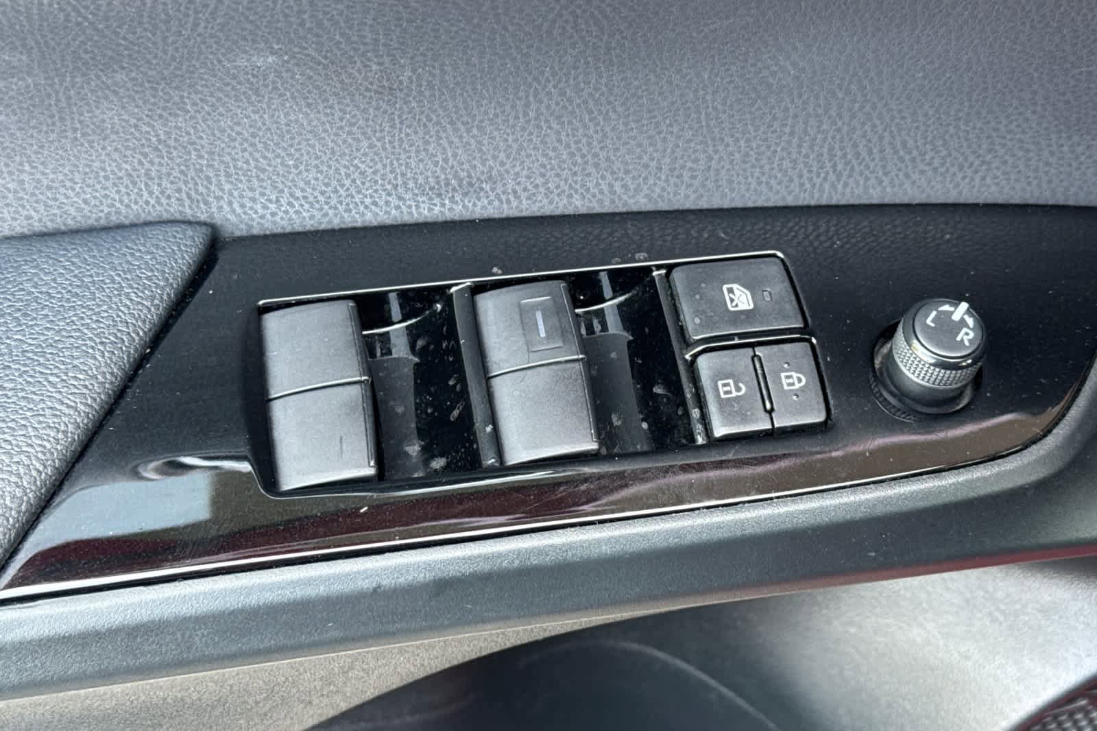 Used 2021 Toyota Prius Prime XLE FWD image 13