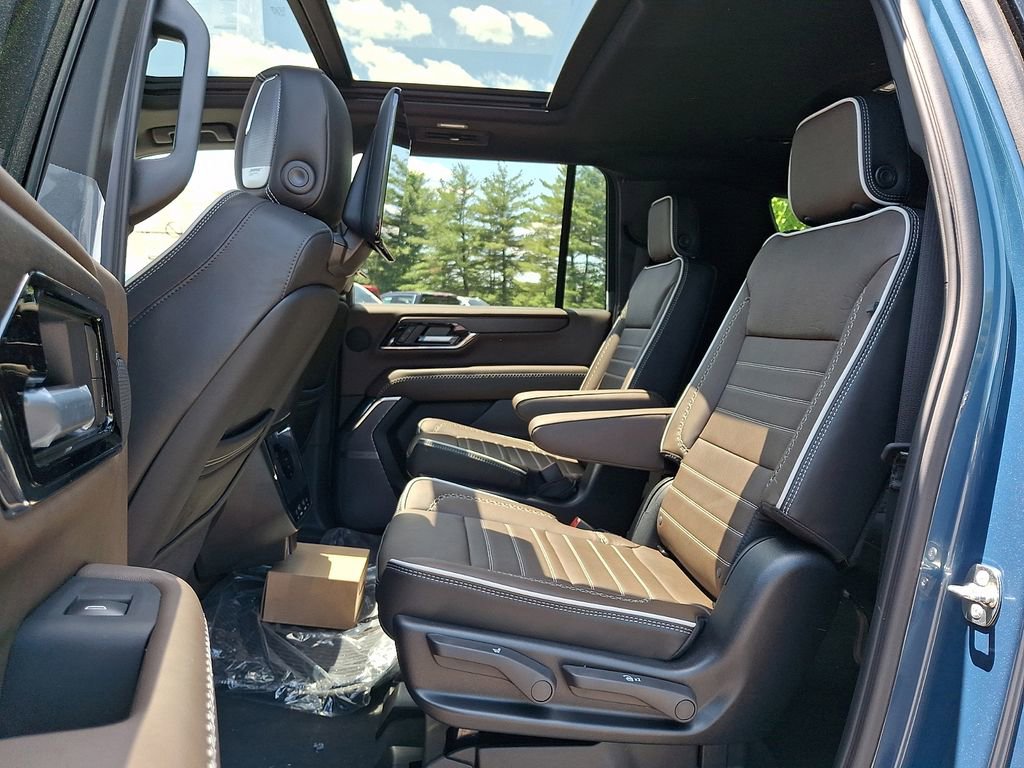 New 2026 GMC Yukon XL Denali Ultimate AWD/4WD image 6