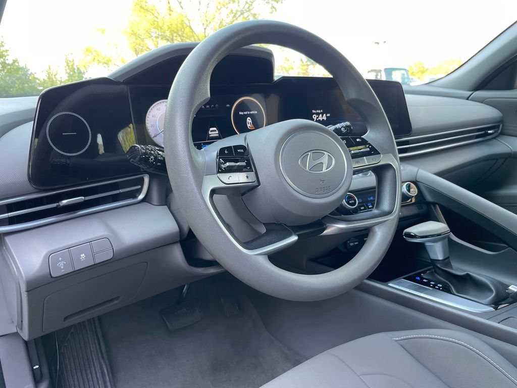 Used 2024 Hyundai Elantra SEL FWD image 9