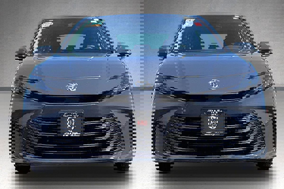 Used 2025 Toyota Camry LE image 3