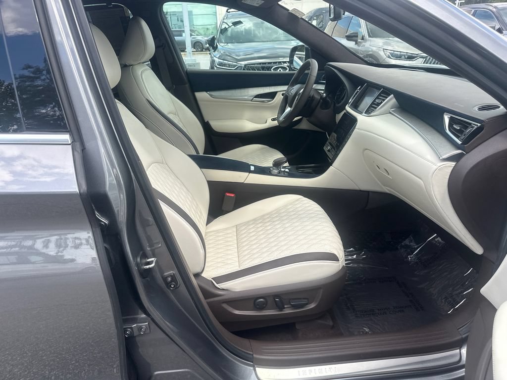 Used 2020 INFINITI QX50 Autograph w/ Premium White Leather Package FWD image 11