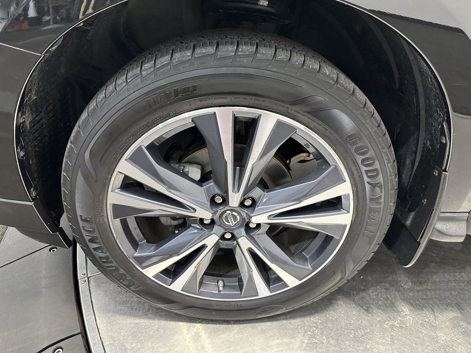 Used 2019 Nissan Pathfinder Platinum image 9