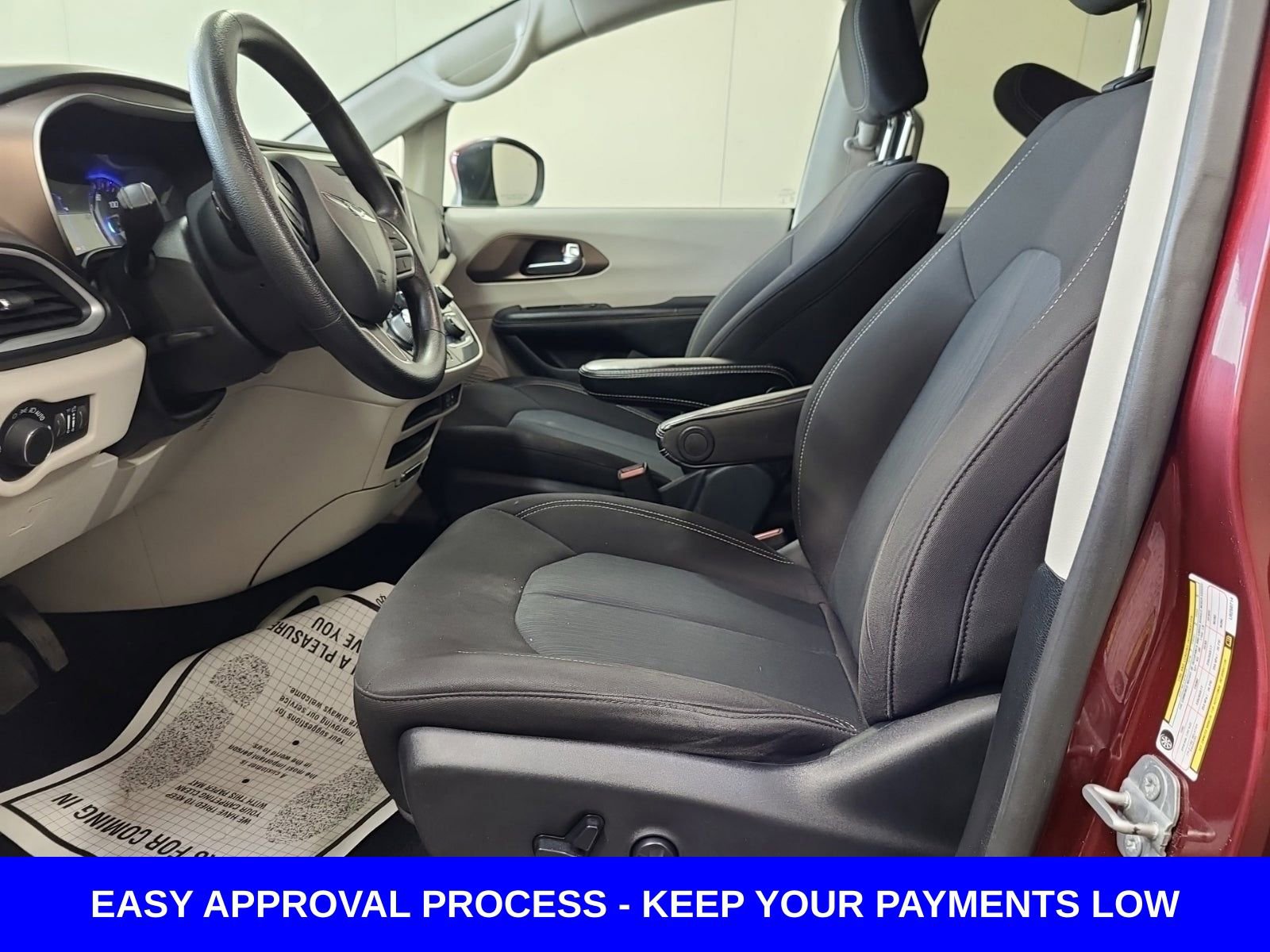 Used 2020 Chrysler Voyager LX FWD image 10