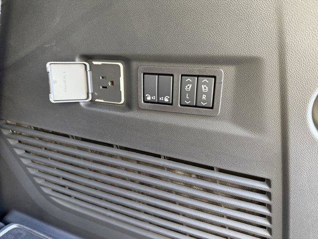 New 2026 GMC Yukon Denali w/ Sun & Power Step Package image 12