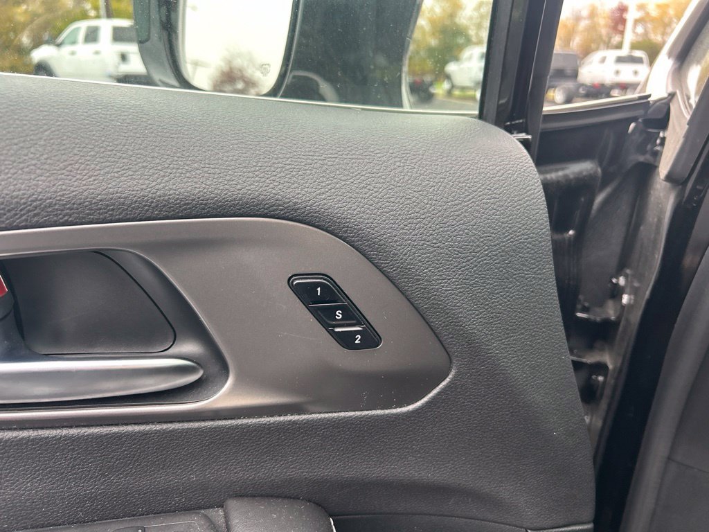 Used 2026 Chrysler Pacifica Select FWD image 12