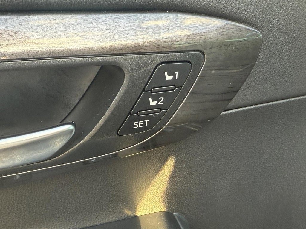 Certified 2025 Toyota Highlander Platinum image 19