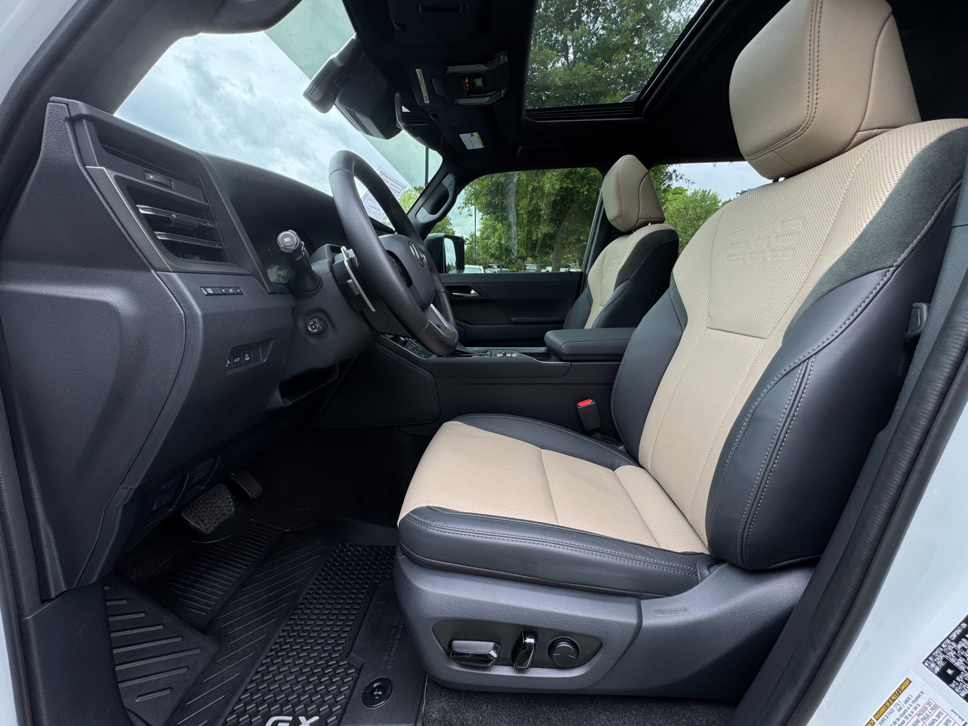 Used 2024 Lexus GX 550 AWD/4WD image 19