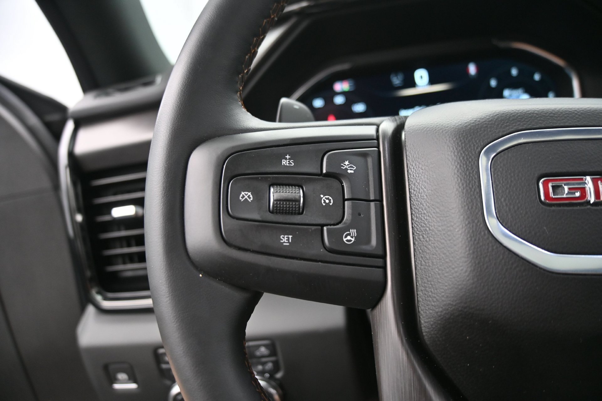 Used 2024 GMC Sierra 1500 AT4 w/ Technology Package AWD/4WD image 22