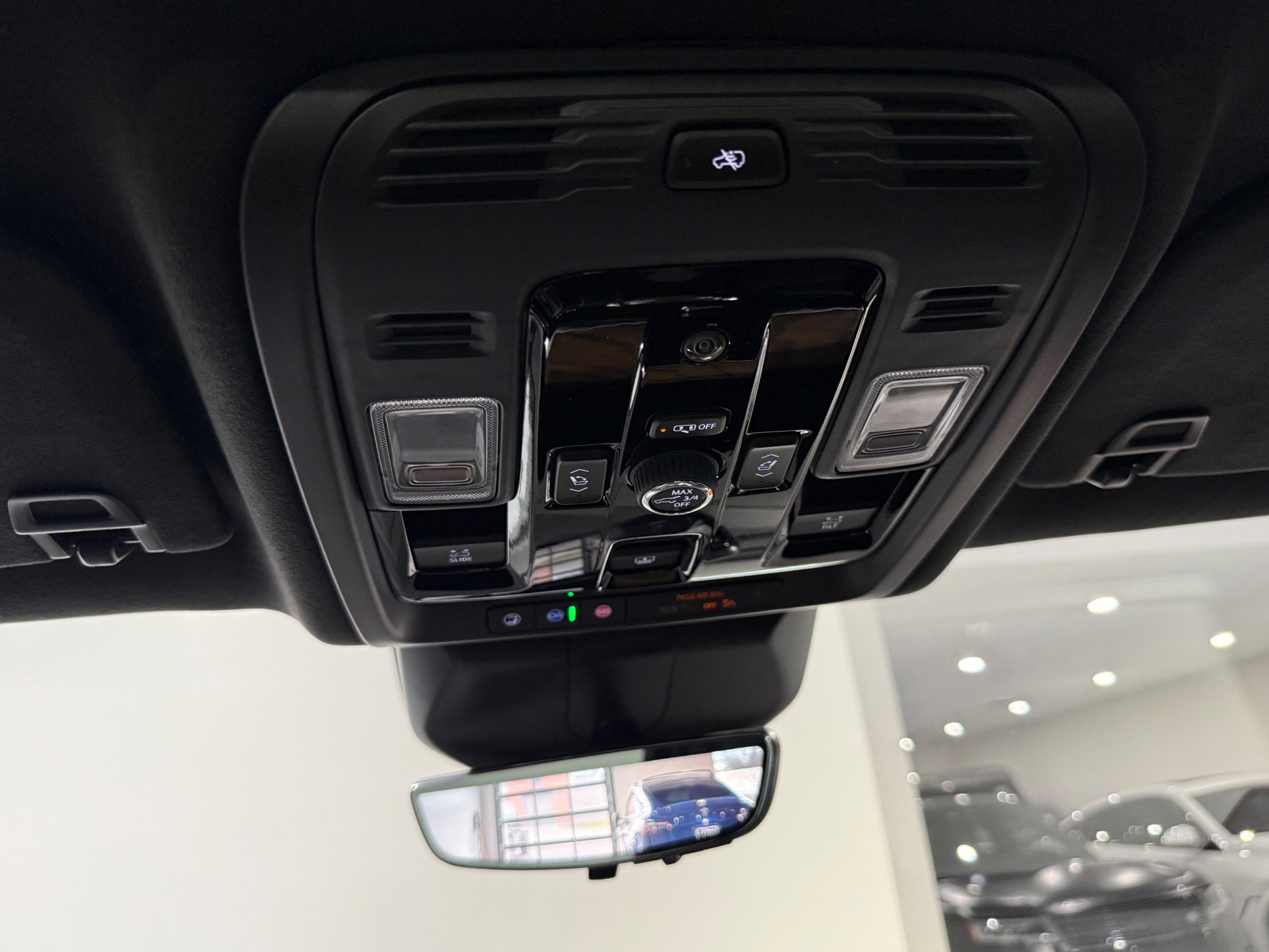 Used 2025 Cadillac Escalade Sport Platinum w/ LPO, ONYX Package image 47