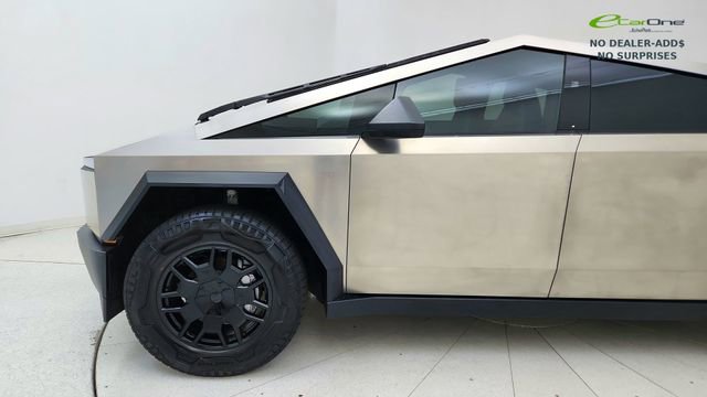 Used 2024 Tesla Cybertruck AWD Crew Cab image 9