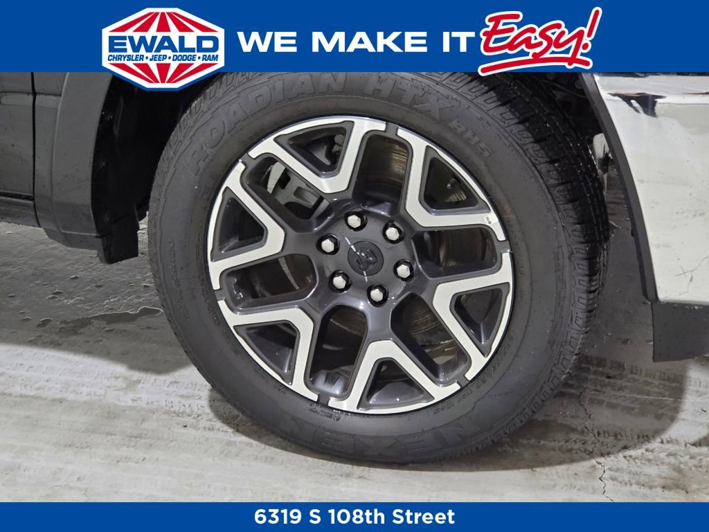 New 2026 RAM 1500 Laramie AWD/4WD image 18