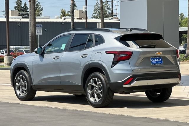 Used 2026 Chevrolet Trax LT FWD image 6
