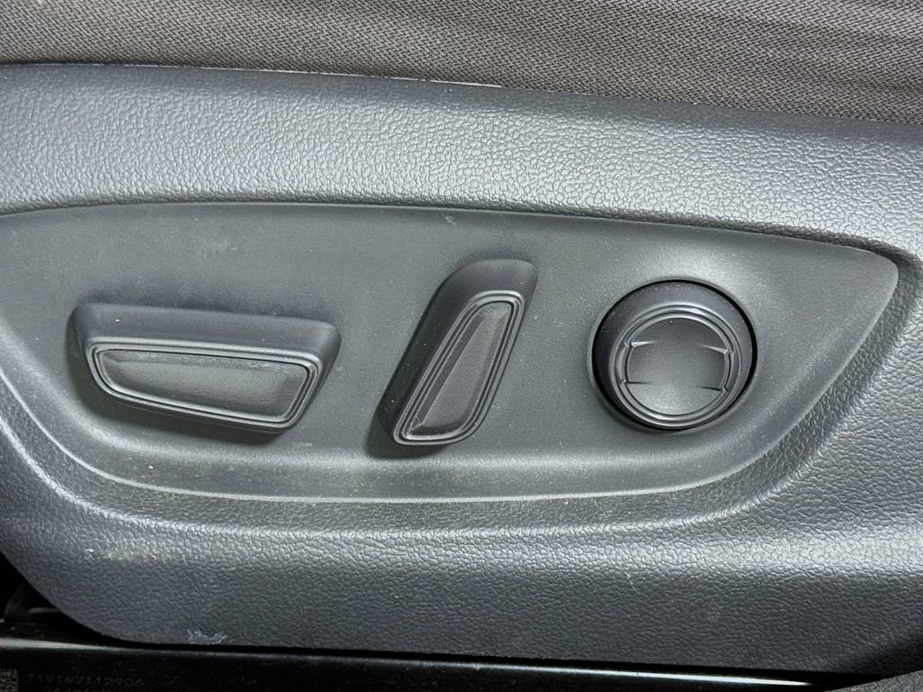 Used 2019 Toyota Camry LE FWD image 13