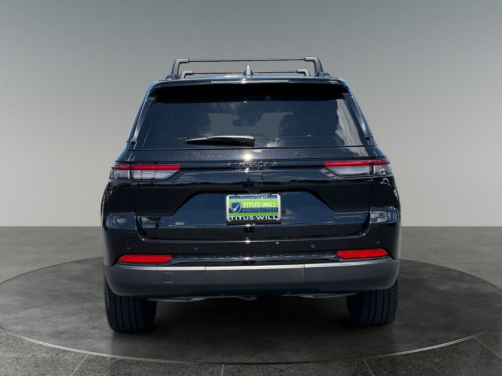 Used 2024 Jeep Grand Cherokee Limited w/ Black Appearance Package AWD/4WD image 8